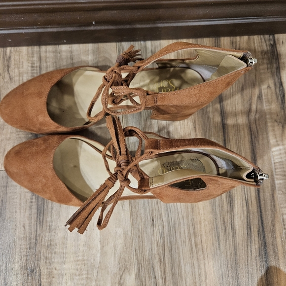 Heels - Picture 5 of 6